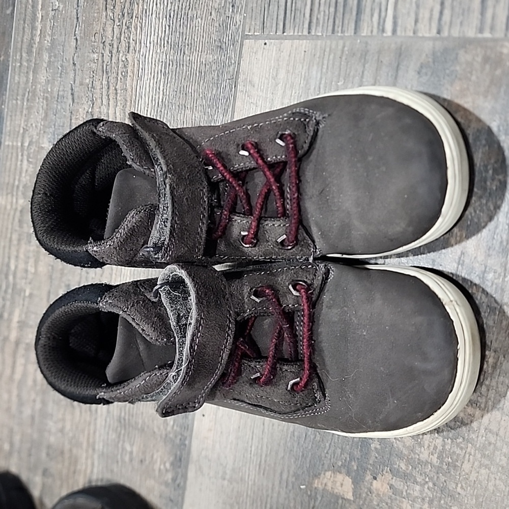 Carter's high top Sneaker